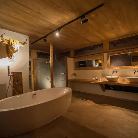 Les Mazots De La Source &