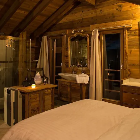 Les Mazots De La Source & מלון 4*