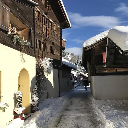 Les Mazots De La Source & מלון 4*