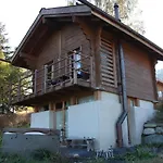 فندق Les Mazots De La Source &